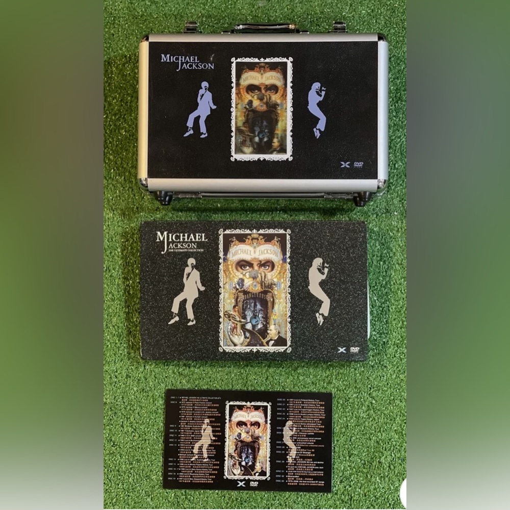 Michael Jackson Ultimate Suitcase 32 cds plus 1 ​​DVD!!!